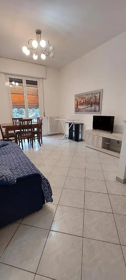 דירות ברסו Niguarda Alfred House 0*,  איטליה